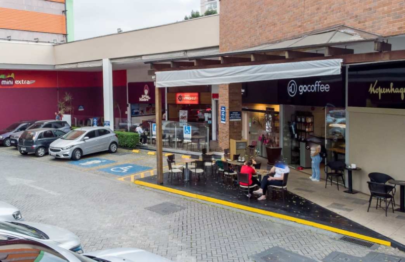 Strip Malls: conheça as vantagens desse tipo de centro comercial